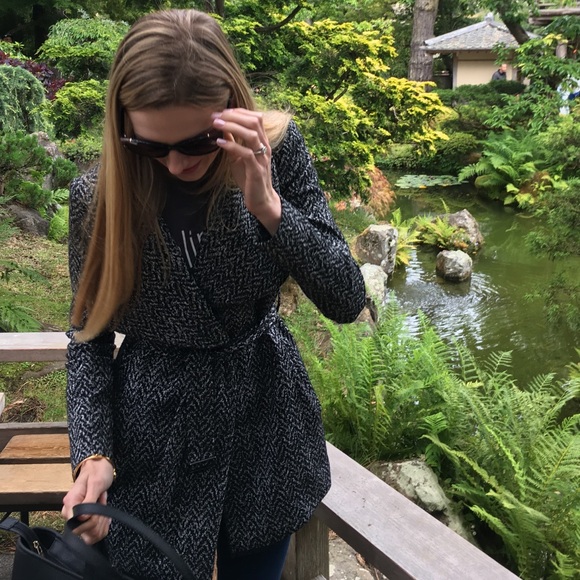 EUC 🎉 Belted BR Patterned Trench 😍 - Picture 4 of 7